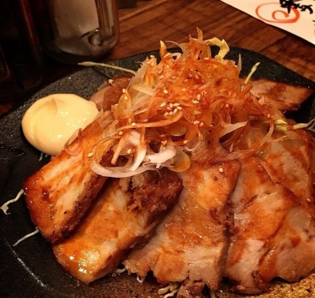 Specialty! Popular charcoal-grilled chashu