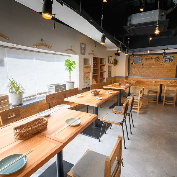 [Use of various scenes ◎] A total of 4 tables are available for 4 people ◎ Perfect for use in various scenes such as birthdays and anniversaries ♪ * Store reservations are also available for 15 people or more Please contact us by phone.