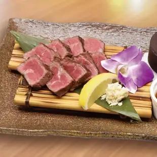 おきなわ和牛モモ肉の炙り焼き