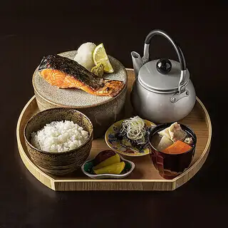 【釜戸ご飯ランチ】釜戸ご飯と極厚炭火焼き銀鮭御膳 1759円(税込)　