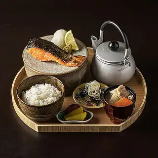 【釜戸ご飯ランチ】釜戸ご飯と極厚炭火焼き銀鮭御膳 1759円(税込)　
