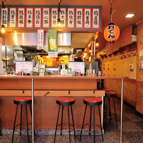 【한사람 대환영 ♪】 인기 카운터 석은 일 끝나는 샐러리맨이나 최근에는 여성 분들도 이용 받고 있습니다! 요리에 맞는 술도 안내 드릴 수 있으므로 부담없이 사용하십시오.