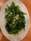 Stir-fried spinach with garlic