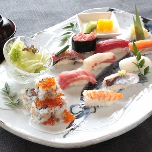 【1日10食限定】平日のお得なランチに！とろや白身などの鮨を楽しめるさくらプレート 2,200円