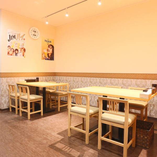 【手軽な価格:】429円均一の居酒屋では、焼鳥や牛串、焼き豚串をリーズナブルに楽しめるため、コストを気にせず多種類を味わえます。友人とシェアするのにも最適です。