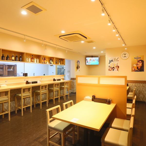 【多様なメニュー】焼鳥、牛串、焼き豚串など、豊富な串メニューが揃っているため、肉好きにはたまらない選択肢があり、飽きずに楽しむことができます。