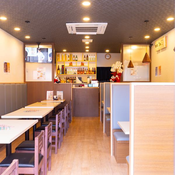大型宴会に対応する広々とした店内は、ゴルフコンペや野球チームなどの貸切利用にも最適です◎座敷席やテーブル席を組み合わせて、ゆったりとした空間を確保できるので、団体での利用も快適♪内装は新しく清潔感があり、落ち着いた雰囲気で食事を楽しめます★宴会に必要な設備も整っております。