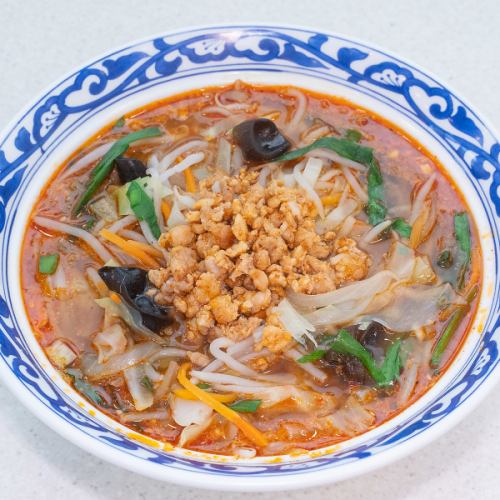 濃厚な風味が広がる担々麺