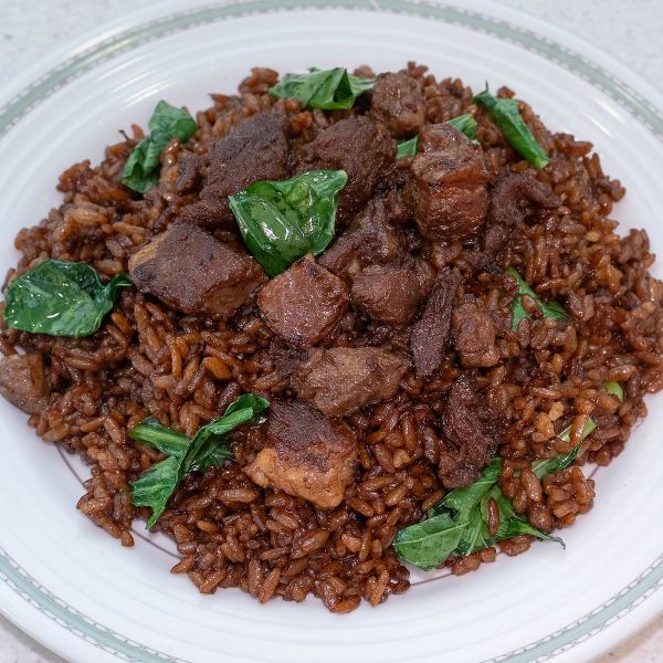 極上！牛バラの旨味と中国たまり醤油香る黒チャーハン◎