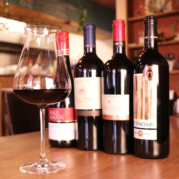 We have a large selection of wines that go well with our dishes.It is stored at an appropriate temperature in the wine cellar, so please choose from the wine list.Feel free to enjoy yourself in the casual bistro.