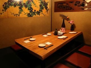 和の趣き溢れる店内は大人の為の落ち着いた雰囲気となっております。2名様~50名様までご利用可能な完全個室席は本厚木での接待や女子会、合コンなど各種宴会に最適なプライベート個室空間♪お得な宴会コースプランもご予算に合わせて3000円~ご用意。誕生日や記念日にお得なサプライズ特典もご用意しております。