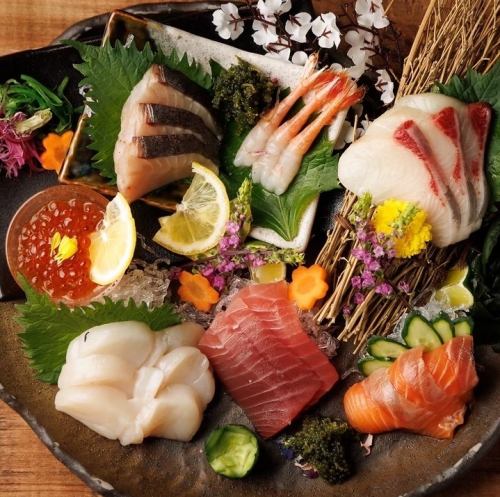 本マグロを始めとした厳選朝〆鮮魚のお造り三種盛り♪