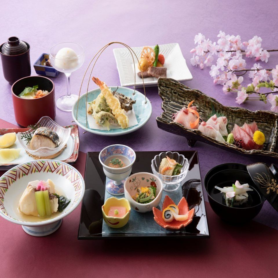 お祝い事や顔合わせにも最適なお食事をご用意しております。