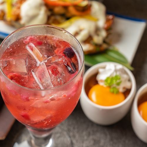 我們還有多種酸味飲品可供選擇!色彩鮮豔的雞尾酒也應有盡有。