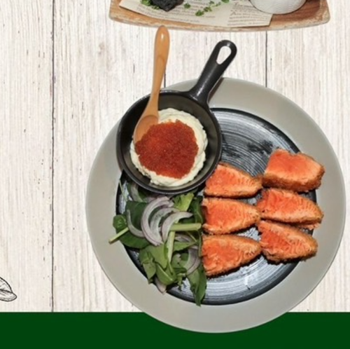 Rare salmon cutlet with special tartar sauce
