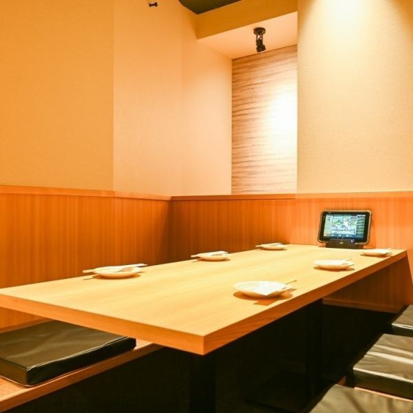 A calm, sophisticated space created by a designer ♪ This is a space our group is proud of! The sunken kotatsu seats can be used for anniversaries, birthday parties, dates, or for drinking with colleagues.The quiet and calm space is perfect for entertaining.This private room is perfect for parties and family meals.