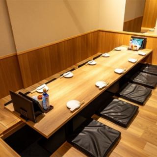 [For 2 to 12 people] We also cater for banquets.Each seat has a tabletop ordering system, so you can order whenever you like. Enjoy your meal and conversation in a stylish private room with a modern Japanese atmosphere.