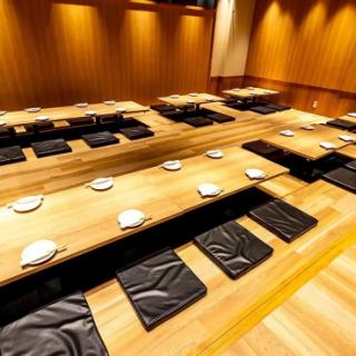 [For 2 to 240 people] Banquet-friendly seating. Plenty of private rooms available.Perfect for class reunions, social gatherings, business entertainment, matchmaking parties, and drinking parties. Up to 240 people can attend banquets. Available for a variety of banquets and gatherings. Microphones and projectors are also available for free rental!