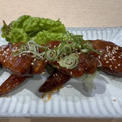 Golden grilled chicken wings