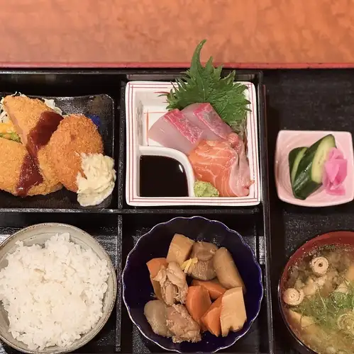 市場直送お造り入り松化堂弁当