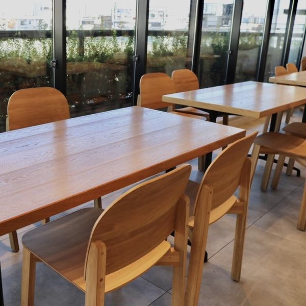 Banquets are also welcome at the table seats, which can be used according to the number of people! We offer a variety of snacks, delicious yakisoba, and carefully selected alcoholic beverages, so it's a must-see!