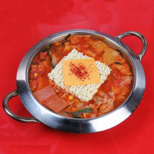 天神・大名中心地よりすぐ！本場韓国料理を味わえる