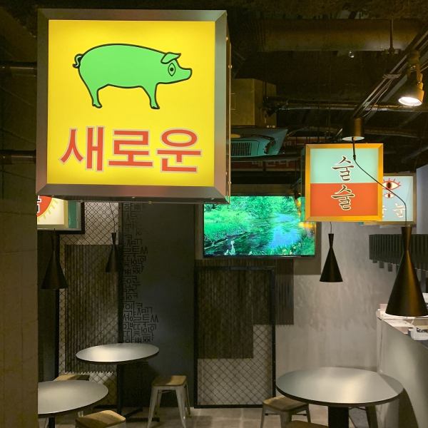 The signboards and large monitors in the store make you feel like Korea ♪ For dates and girls-only gatherings ◎