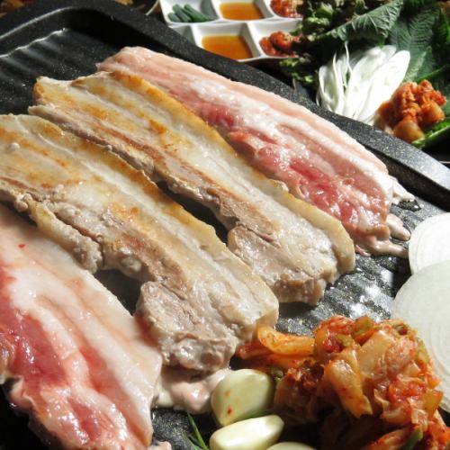 能在正宗的韩国氛围中享用的韩国料理是最棒的！