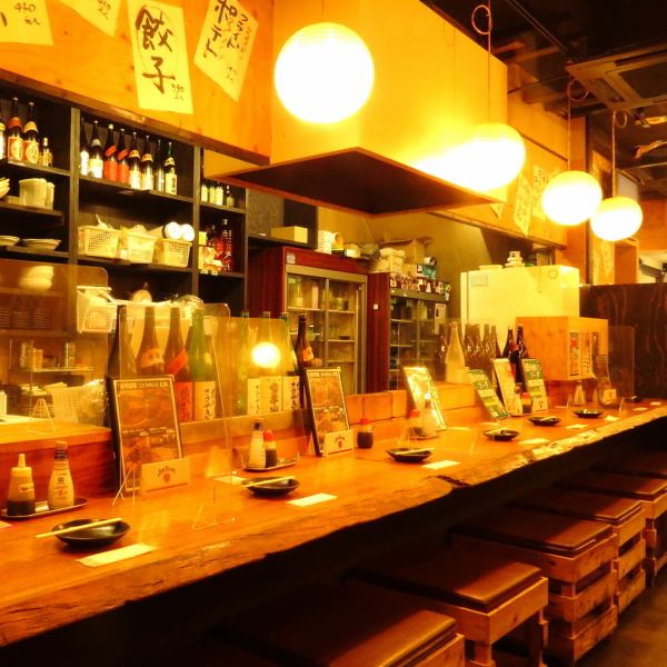 We also have counter seats that can be used by one person or a small number of people! With the nostalgic interior and friendliness of a popular izakaya, you will not be lonely to drink alone! Let's get rid of daily fatigue with cooking!