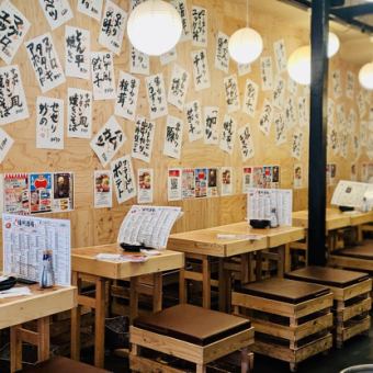 I was surprised at the large number of menus on the wall! All of them are proud dishes! The table seats that can be used by a small number of people are lively, energetic and atmosphere ◎