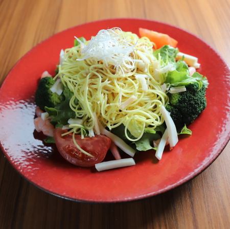 やっぱりこれ！海鮮ラーメンサラダ