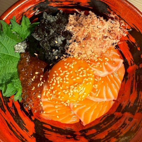 サーモン親子の玉子かけご飯