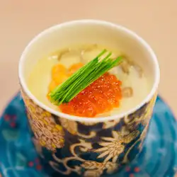 좀 화려한 찻잔찜