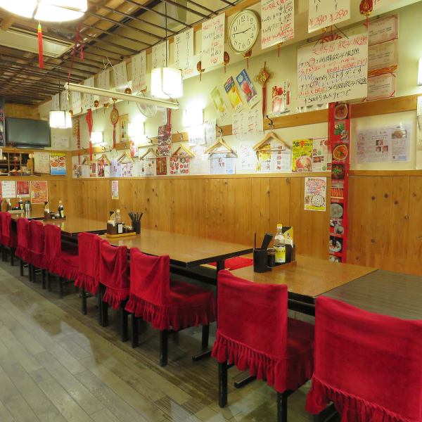 【テーブル席は56席ご用意!】1階の店内にはテーブル席を全部で56席ご用意致しました!会社帰りの小宴会や親しいご友人との飲み会まで様々なシーンにご対応可能です◎本格中華四川料理を味わいたくなったらぜひ『中華四川料理 天然居 虎ノ門店』へご来店ください!