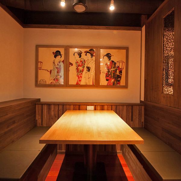 The most popular seat is the table private room decorated with Japanese art.You can enjoy the banquet with a feeling of relaxation with the help of soft lighting.