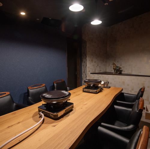 <p>The clean interior can accommodate up to 32 people.We also offer courses that are perfect for banquets and include all-you-can-drink for an additional 2,000 yen (tax included).Our proud fresh horse meat and alcohol pair perfectly ◎Enjoy a luxurious moment to your heart&#39;s content.</p>