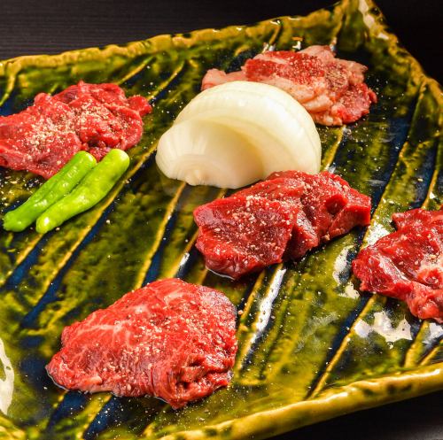 至高の焼肉！『左馬焼肉五点盛り合わせ』はいかがですか？