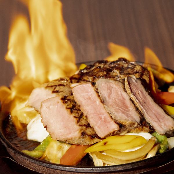 お客様の目の前でファイヤー！名物のファヒータは必食！盛り上がること間違いなし！！