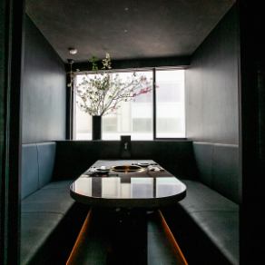 6名掛けの完全個室になります。大切な接待や会食もご安心してご利用ください。