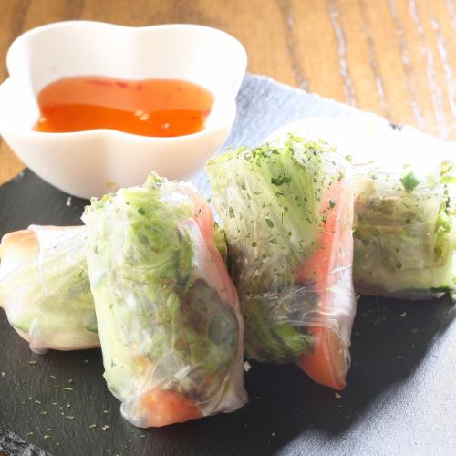 スモークサーモンとクリームチーズの生春巻き