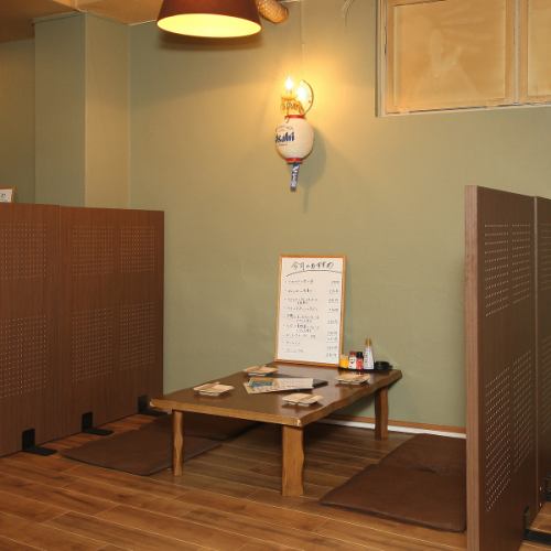 靴を脱いでくつろげる座敷席