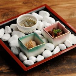 3种零食拼盘（Takowasa、Ume Suisho、Sakura Yukhoe）