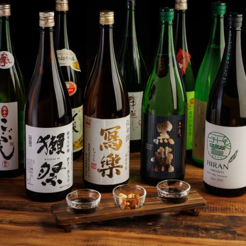 日本各地から揃えた地酒は炉端焼きや海鮮との相性◎