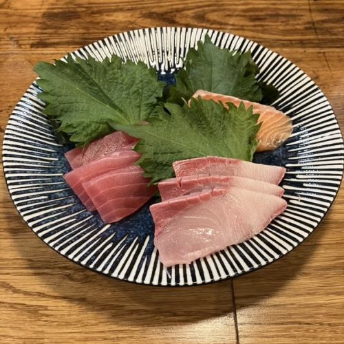 Three kinds of raw fish sashimi