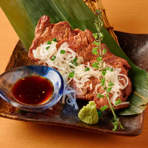 厚切り牛タン炭火焼き 