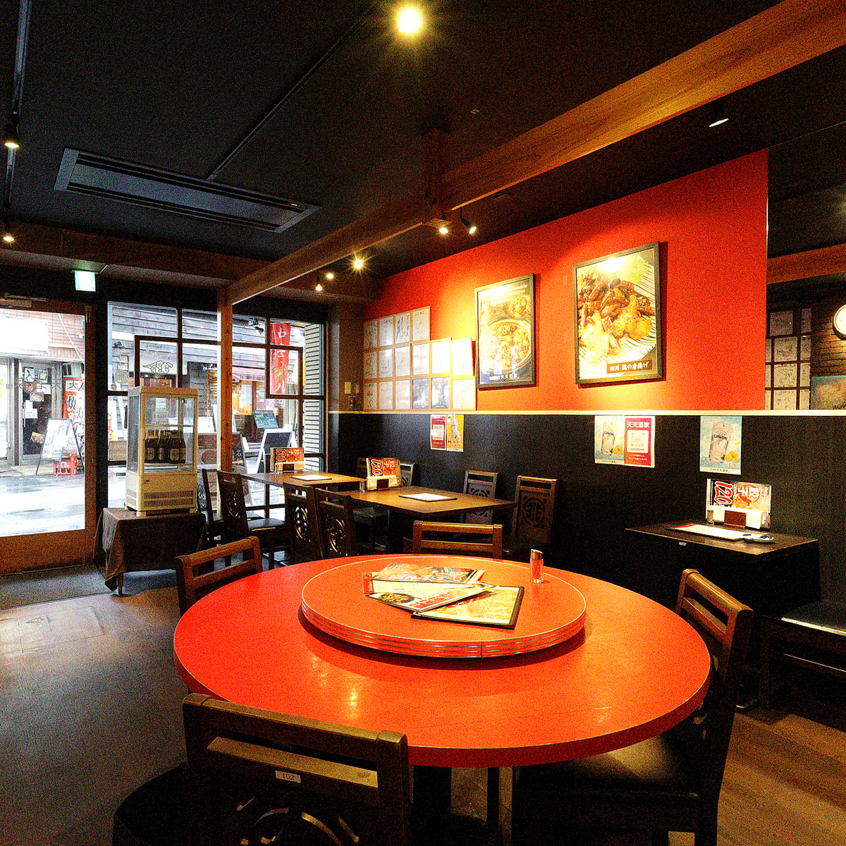 落ち着いたレトロな雰囲気の店内はカジュアルデートにもおすすめ