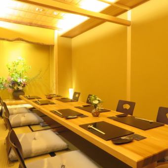 Private room for 8 people.It can accommodate up to 10 people by adding 2 chairs.