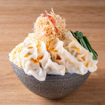 鶏白湯餃子 ～鹿児島県産黒豚餃子を贅沢に使用した濃厚鶏白湯仕立て～