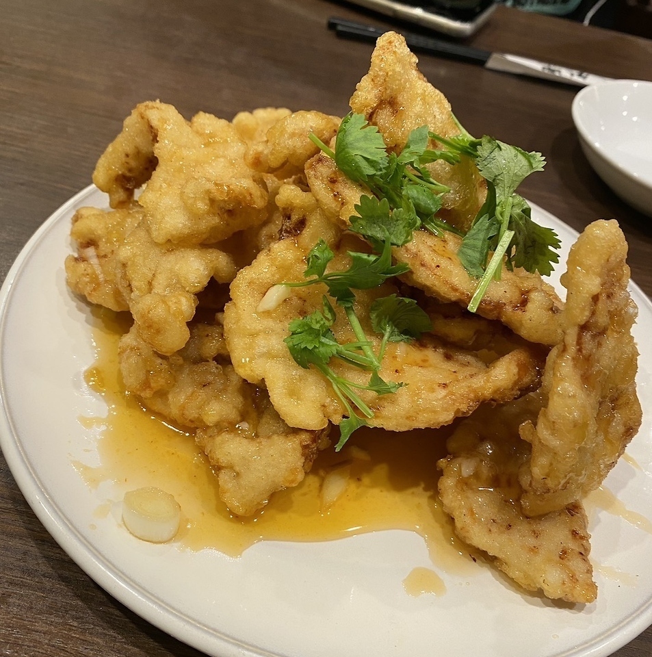 居酒屋といえば生ビールと日本酒!中華料理や餃子が大人気!