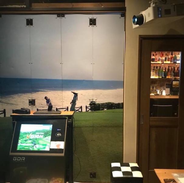 完全個室のゴルフ部屋。デートや会社の二次会、接待などでご利用ください。周りを気にせずお楽しみいただけます。